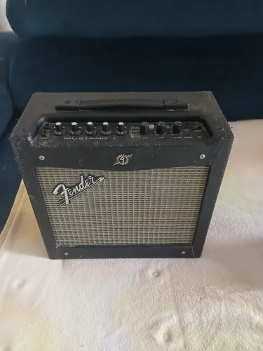 Amplificador de guitarra fender mustang I
