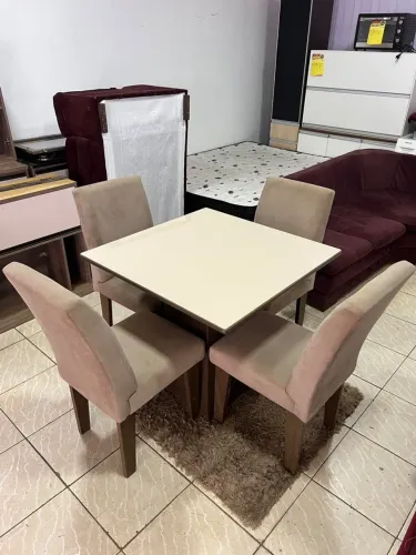 Mesa de Vidro Laqueado Com 4 Cadeiras Almofadadas Bem Conservadas - Entrego