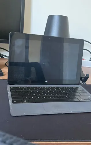Microsoft Surface Pro 2 (Tablet 2 em 1) - Windows 10 - Bateria Ótima