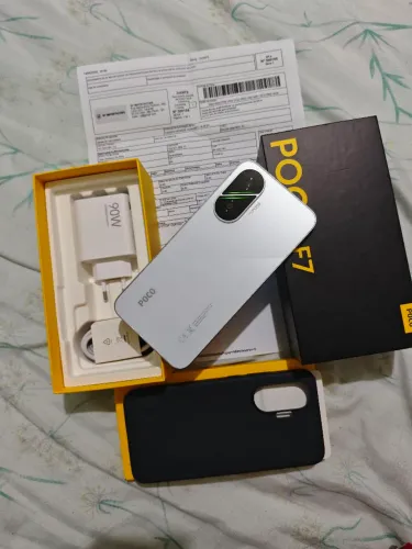 F7 12GB/512GB