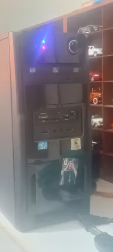 Pc semi-novo com pouco tempo de uso, 236 GB de Memória