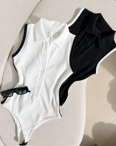 Body bicolor, tamanho único disponível na cor branco com preto e preto com nude.