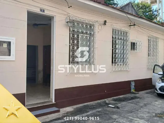 Casa de Vila Linear com 3 Quartos e 2 Vagas na Rocha! M30K