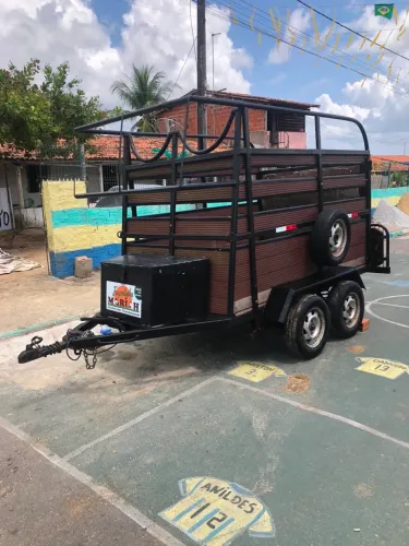Reboque à venda