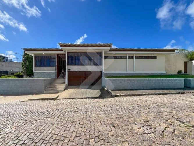 Casa Comercial Lagoa Nova 385,41m²