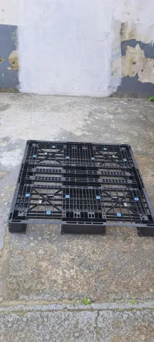 Pallet de plástico reforçado