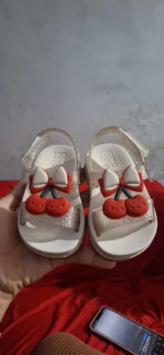 Vendo sandalia cerejinha