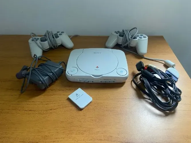 Sony Playstation 1 Ps One Slim + 2 controles e memory card