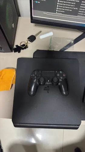PlayStation 4 Slim 500GB - Com Controle