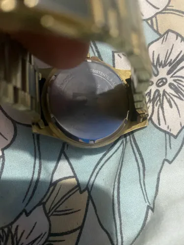 Vendo dois relógios parados Guess e Tecnos