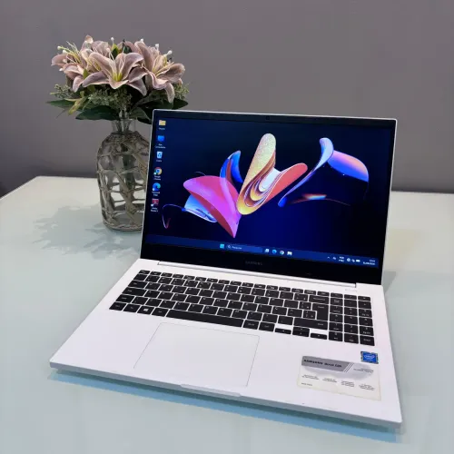 Notebook Samsung Book 8GB DDR4 SSD Windows 11 Bateria Excelente