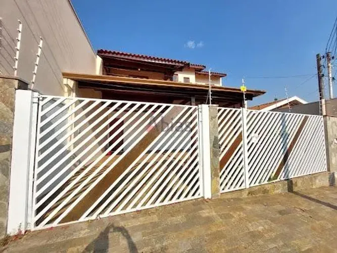 Casa em Loteamento Albertini - São Carlos