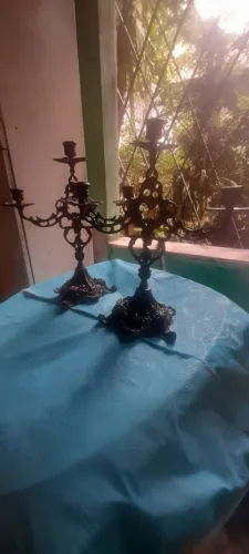 Castiçais em metal fundido 3 velas par