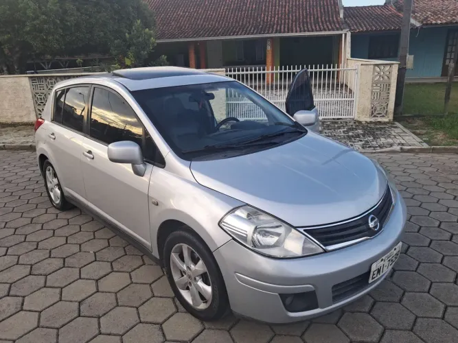 Nissan Tiida SL 1.8/1.8 Flex 16V Aut. 2010