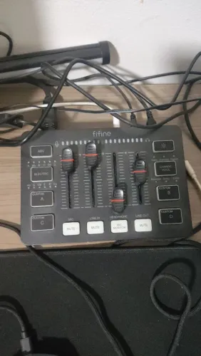 Mixer de áudio fifine