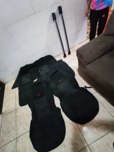 Rack de teto para CARRO  e capa de tecido para os bancos de CARRO.