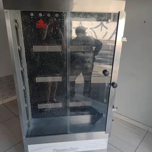 Maquina de frango seminário nova 1.900 com mesa de apoio completa