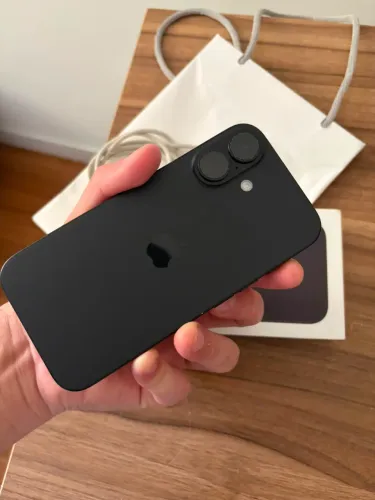 iPhone 16 - 128GB (6 meses de uso)