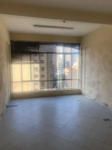 conjunto comercial na Avenida Ipiranga com 5 salas e 175 metros de área útil ao lado do Me