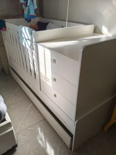 Berço (novíssimo) com cama em baixo.