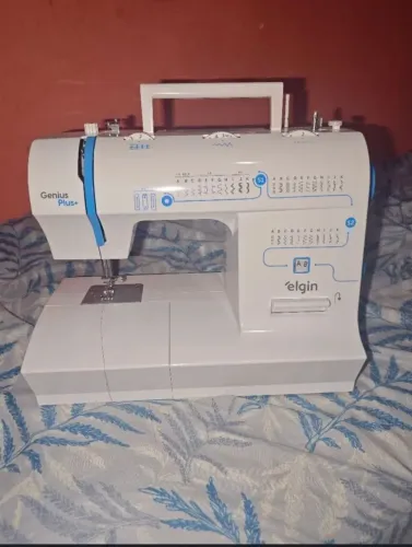 Máquina de costura nova