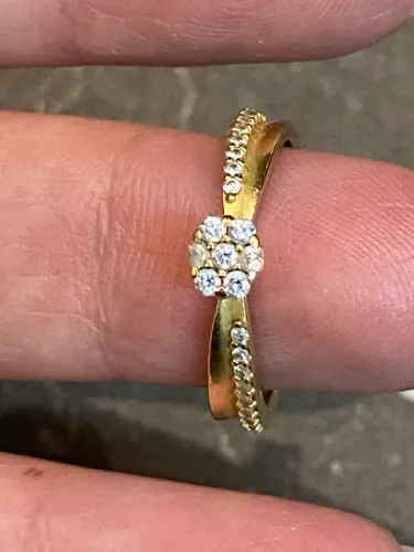 Anel de ouro com 33 diamantes Vivara