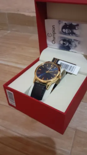 Relógio Champion masculino dourado fundo azul 