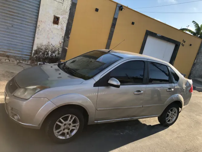 Ford Fiesta Sedan 1.0 8V Flex 4P 2009