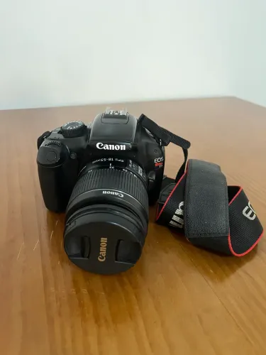 Canon Rebel T3 + Lente 18-55mm