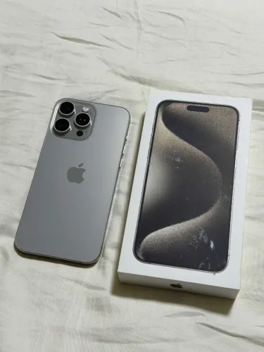 iPhone 15 Pro Max 512 GB Titânio Natural na caixa com todos os acessórios