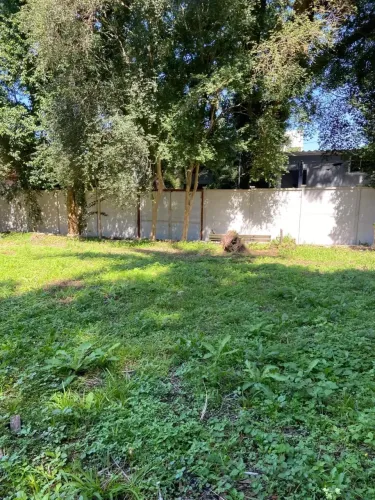 TERRENO DE ESQUINA COM FRENTE PARA RUA FECHADA