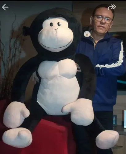 Bicho de Pelúcia Gorila Feliz Extra Gigante 