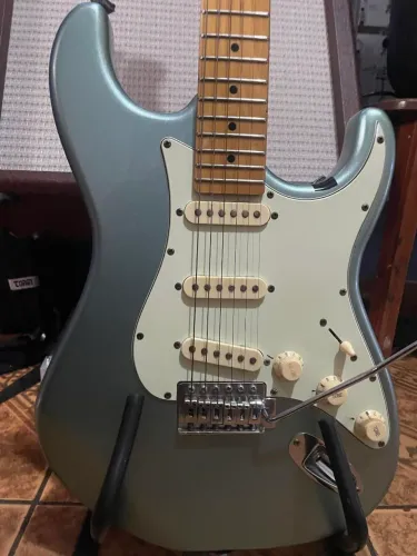 Vendo ou troco em outra guitarra