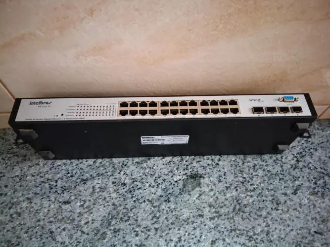 Vendo Switch Intelbras SG 2404 SR, switch inteligente (smart switch). Leia.