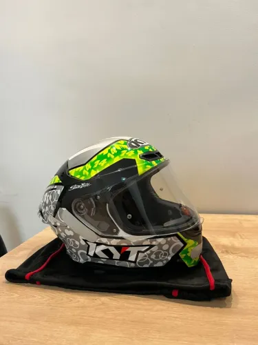 Capacete KYT verde estado de novo