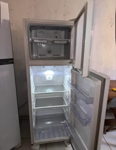 Geladeira consul, funcionando tudo perfeitamente!!!