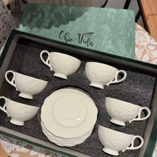 Jogo Xicaras e Pires De Cafe Porcelana Branco Padrão Em Relevo Luxo Cerâmica