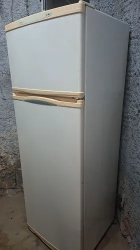 VENDO ESSA LINDA GELADEIRA DUPLEX BRASTEMP320LTS.FUNCIONANDO PERFEITO POR APENAS 750 REAIS