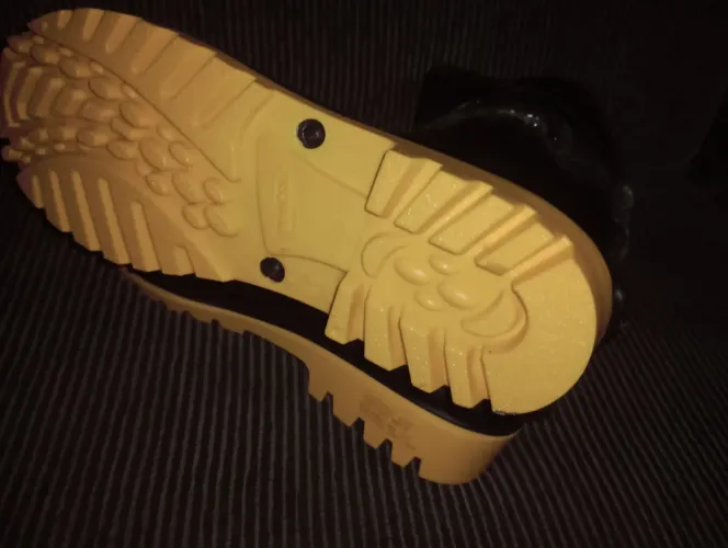 Vendo ou troco em algo do meu interesse esse bota.