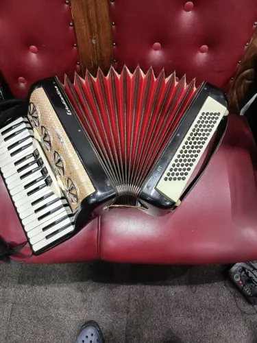 Acordeon Estudiantino Universal 80 baixos 