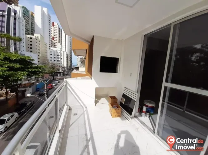 Apartamento com uma Suíte + 1 Dorm. 240 metros da Praia - Balneário Camboriú- SC