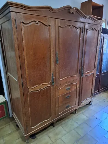 GUARDA ROUPA ANTIGO-ESTILO LUIS XV ~ MADEIRA (ANGELIM) MACIÇA - PRFEITO E SUPER CONSERVADO