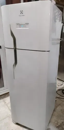 Vendo geladeira funcionando perfeitamente com garantia