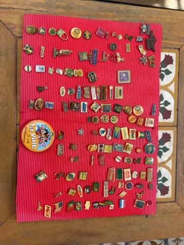 Coleção 100 broches antigos anos 90