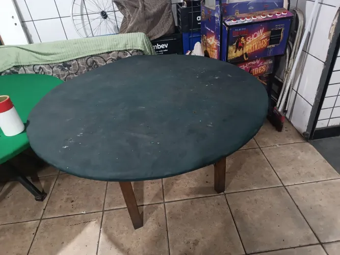 Mesa redonda pra joga baralho 