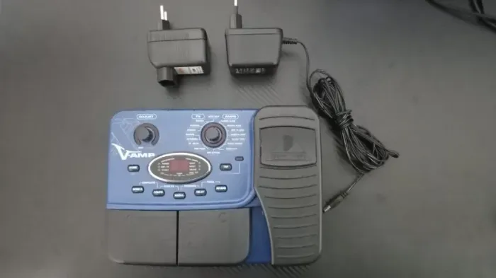 Pedaleira Behringer X V-AMP LX1-X