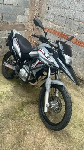 Vende- se Xre 300 , em excelente estado 