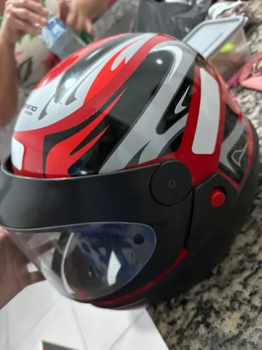 Vendo capacetes com 2 meses de uso