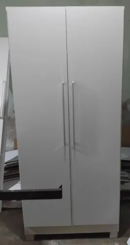 Guada roupas de solteiro usado