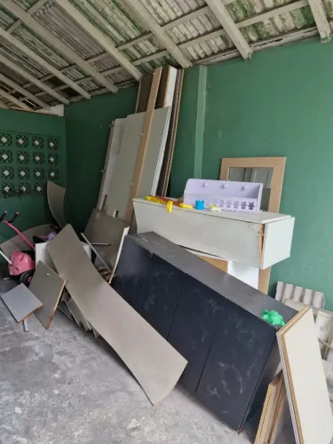 Doação de armários e guarda roupa em mdf, algumas peças foram molhadas pela chuva.